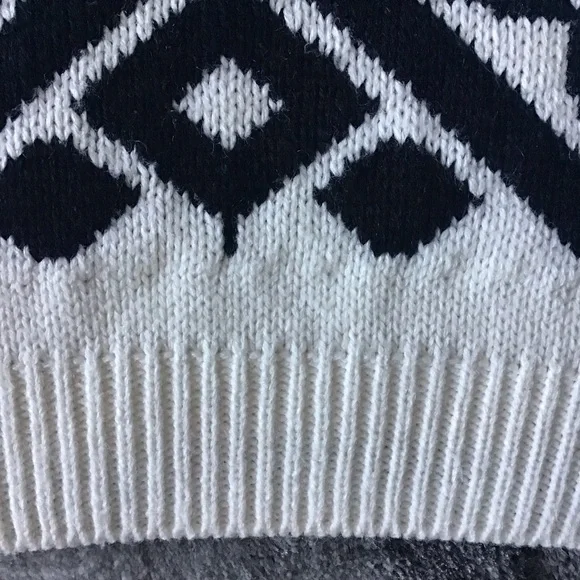 FOREVER 21 Sweater Crop Long Sleeves White/Black Size S - Picture 6 of 8